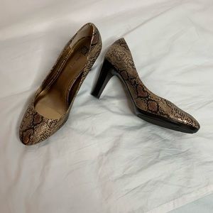 Anne Klein iflex snake print high heels 10M
